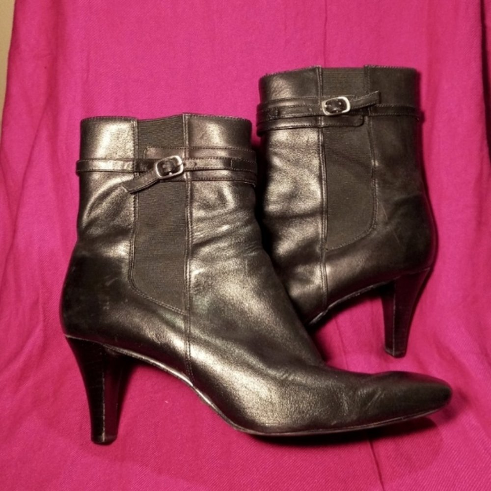 Ankle boots - heeled booties - leather - classic